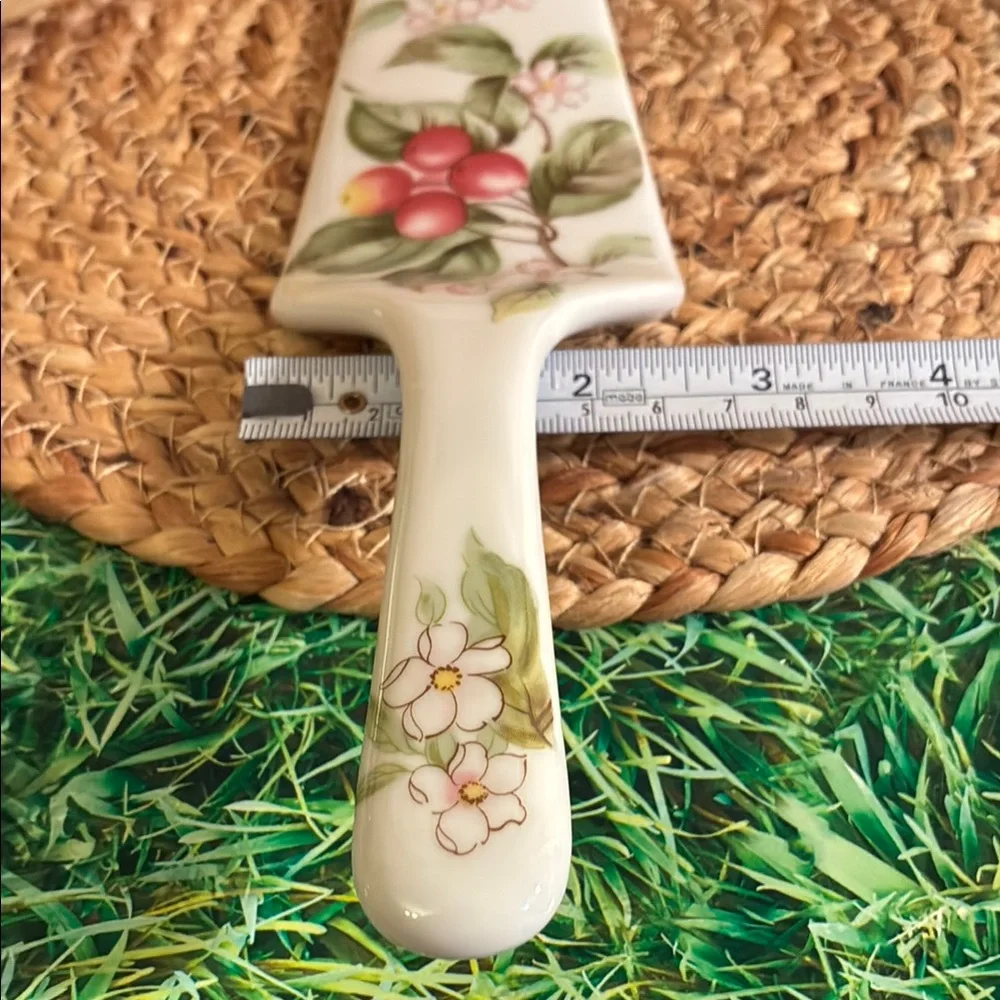 Andrea By Sadek Cake Server with Fruit and Blossoms Design